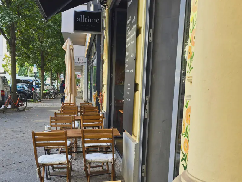 Alltime Berlin facade with outdoor seating on Uhlandstraße