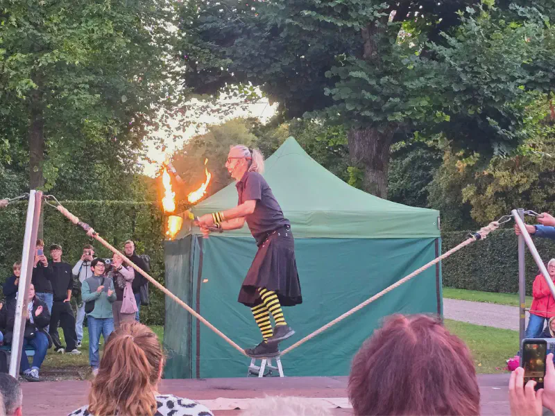 Andy Snatch with fire on the tightrope