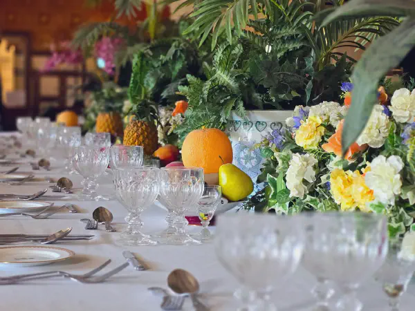 Prächtig geschmückter Tisch