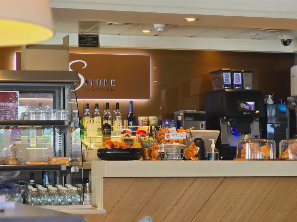 Signature Lounge bar