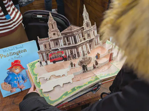 Peddington Statue in der Paddington Station