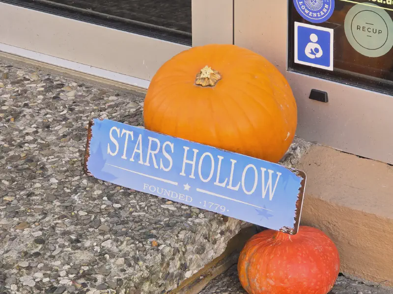 Stars Hollow sign and pumpkin in front of the café