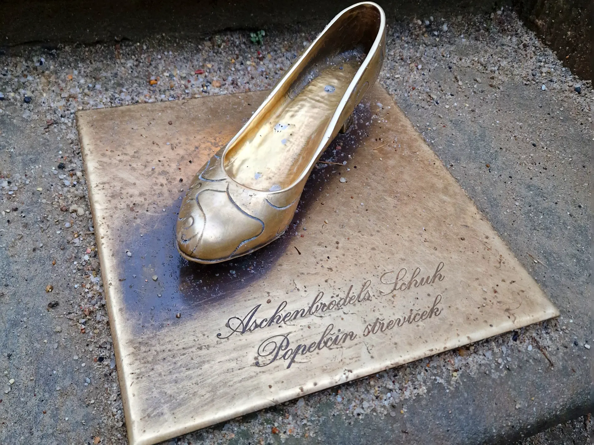 Cinderella&rsquo;s shoe on the stairs