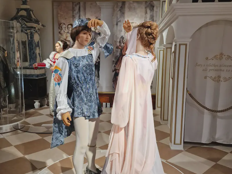 The main actors dancing